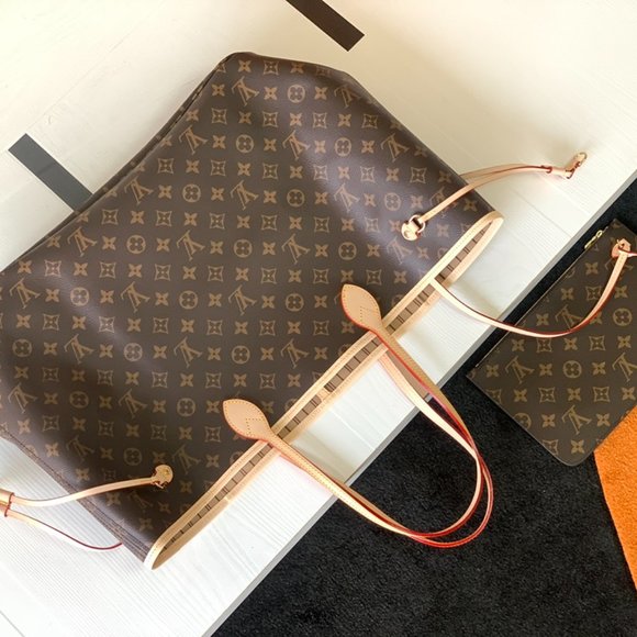 AUTHENTIC Louuis Vuitton  bag main image 8